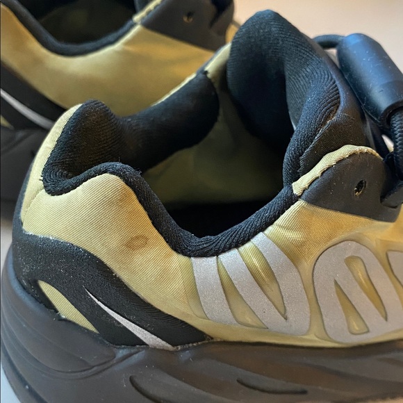 adidas Yeezy Boost 700 MNVN - Picture 9 of 16